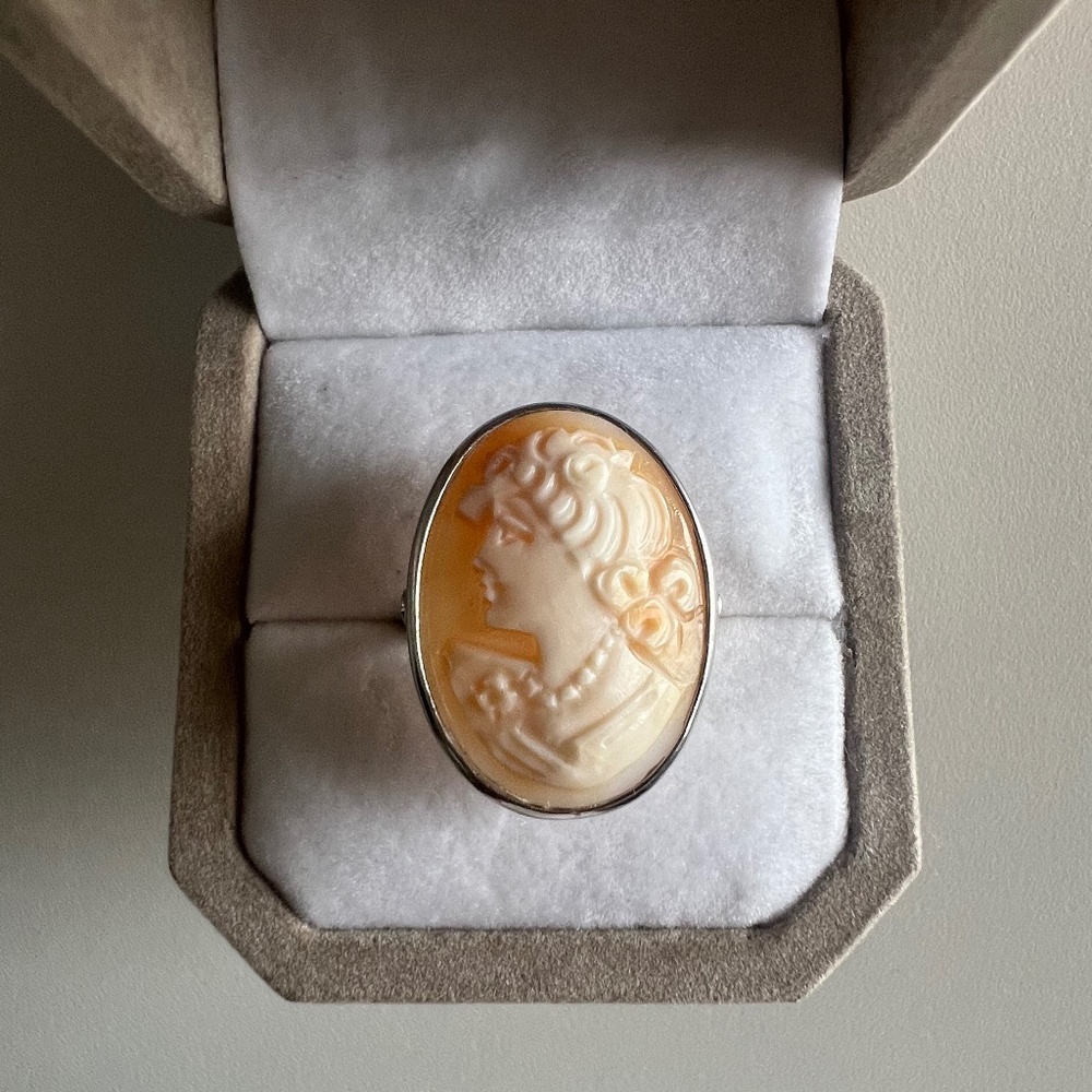 Italian Cameo Ring Size 8 - Made in Italy
